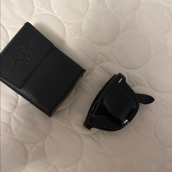 Ray-Ban Folding Wayfarer - Picture 3 of 5